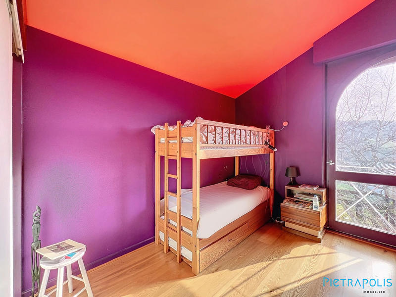 Maison - 232 m² - 9 pièces