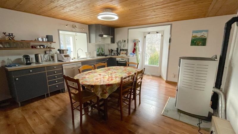 Maison en pierre - 274 m² - 8 pièces