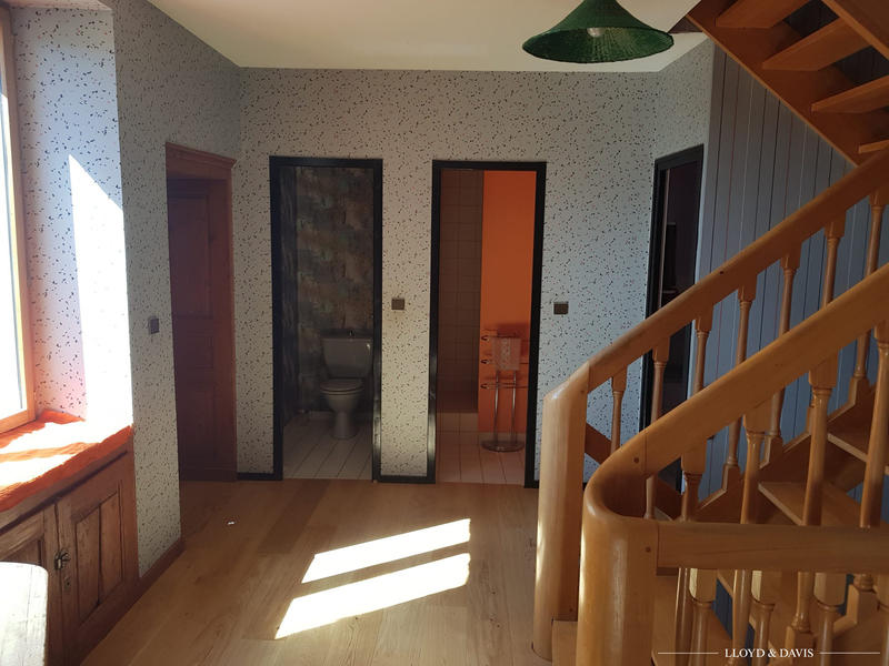 Maison - 221 m² - 7 pièces