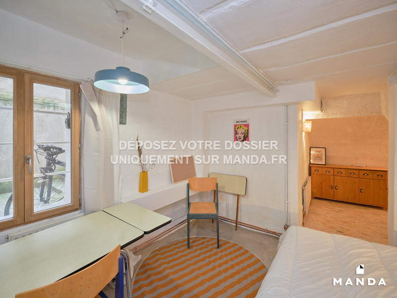 Chambre - 14 m² - 12 pièces