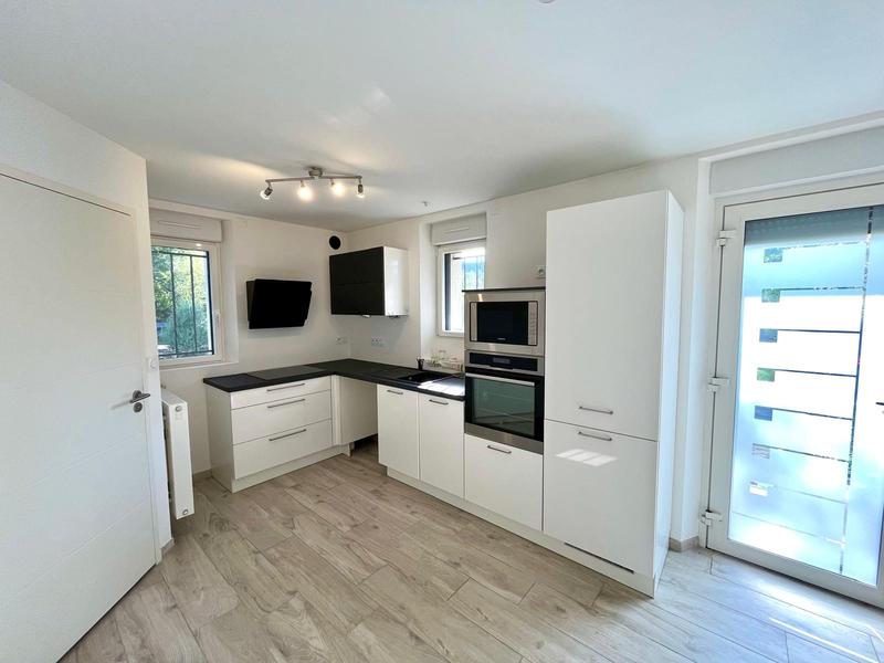 Maison - 230 m² - 10 pièces