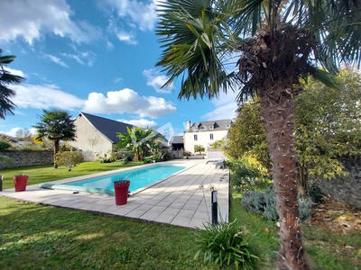 Maison - 270 m² - 7 pièces