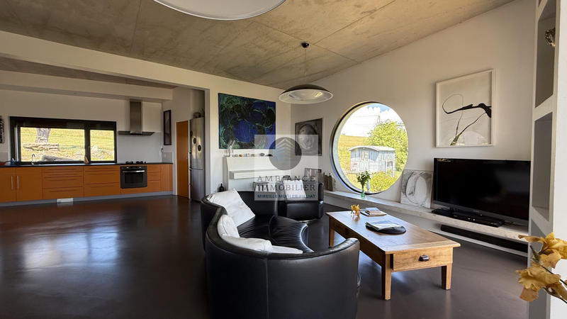 Maison - 241 m² - 8 pièces