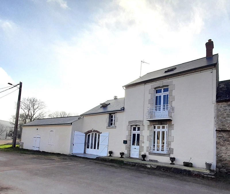 Maison - 235 m² - 11 pièces