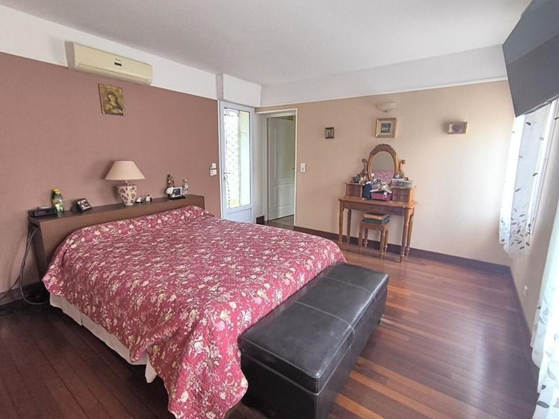 Maison - 223 m² - 8 pièces