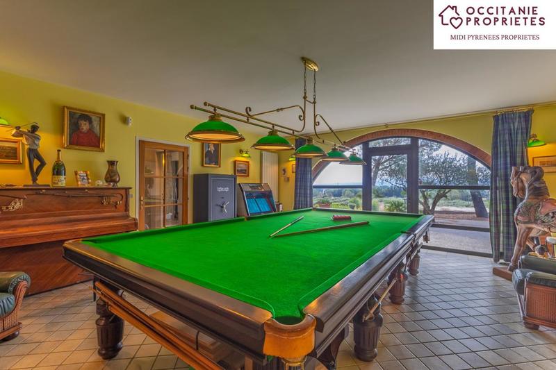 Propriété - 320 m² - 7 pièces