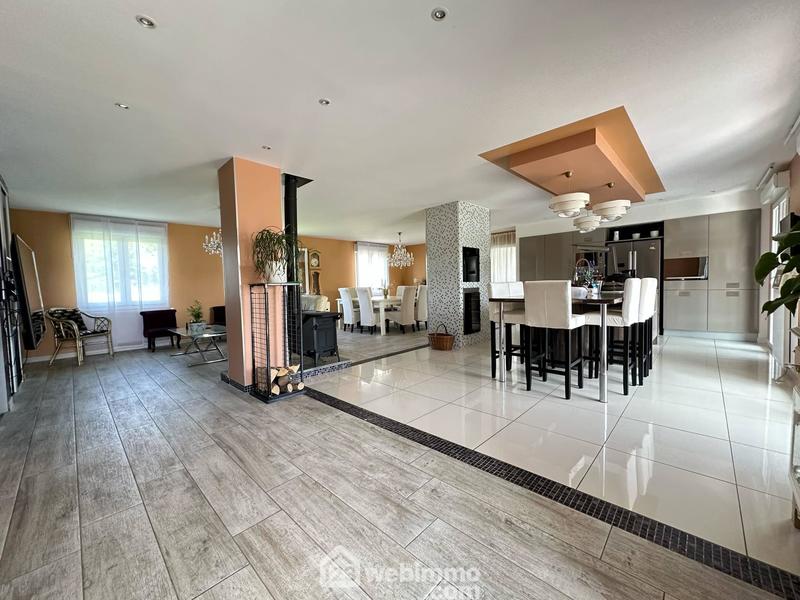 Maison - 204 m² - 9 pièces