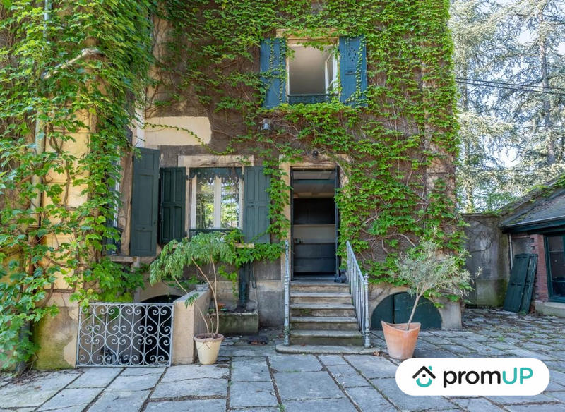 Maison - 320 m² - 111 pièces