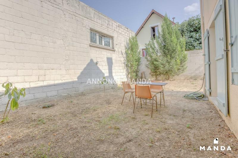 Chambre - 9 m² - 4 pièces