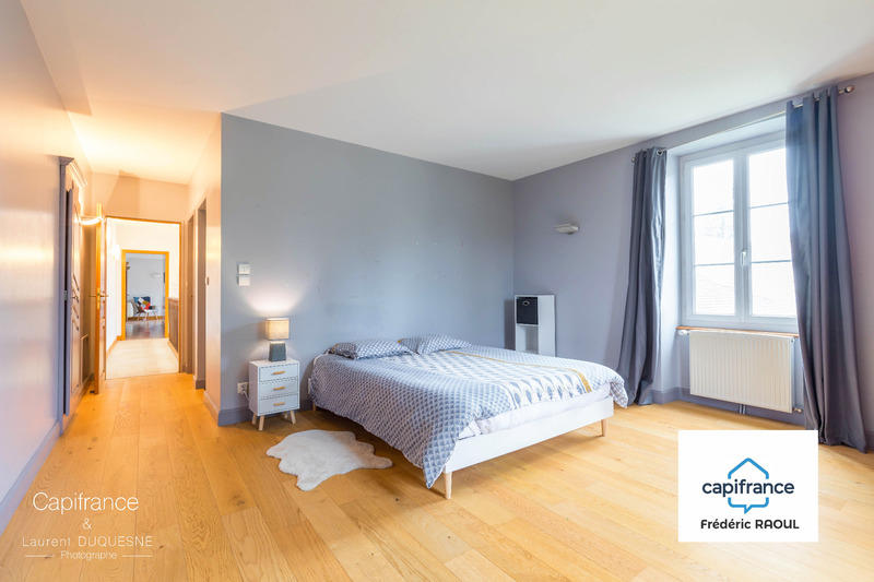 Maison - 240 m² - 8 pièces