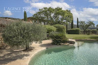 Maison - 280 m² - 8 pièces