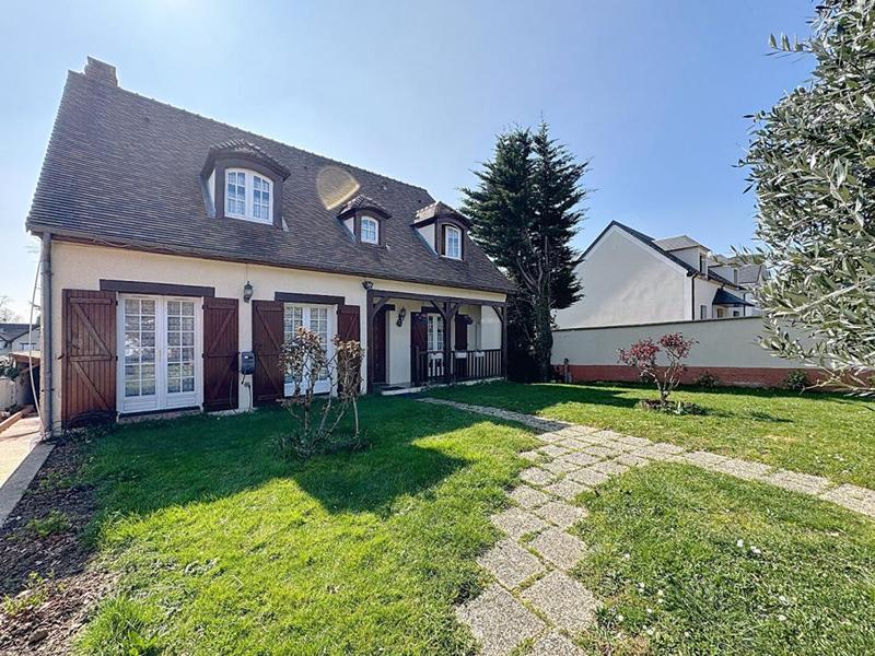 Maison - 195 m² - 8 pièces