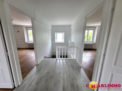 Maison traditionnelle - 211 m² - 10 pièces