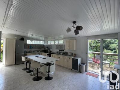 Maison - 220 m² - 4 pièces