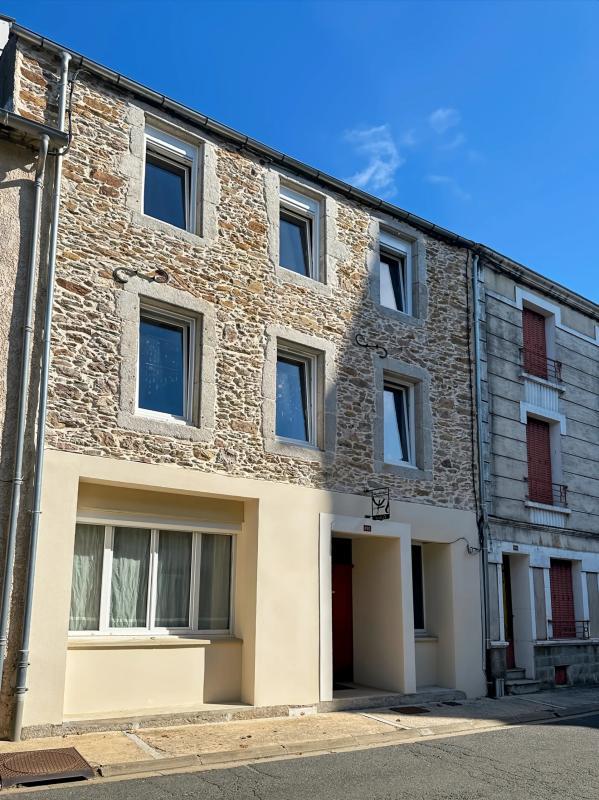 Maison - 268 m² - 9 pièces