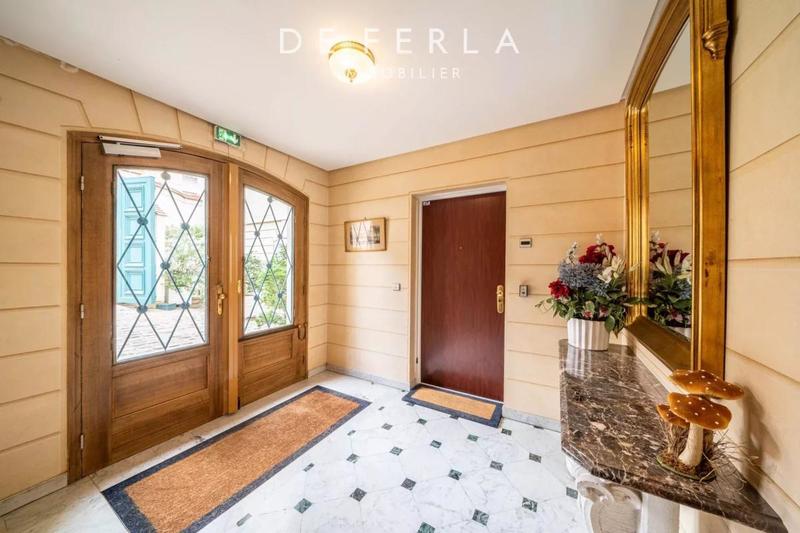 Appartement - 213 m² - 6 pièces