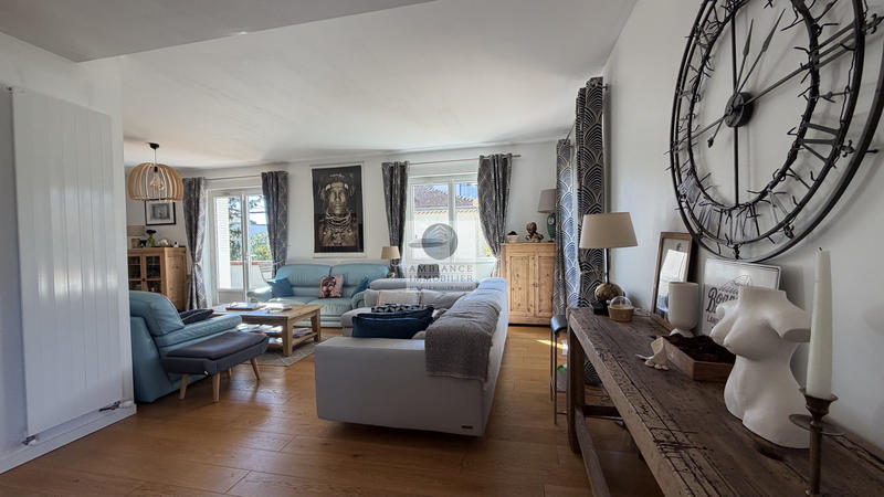 Maison - 228 m² - 7 pièces