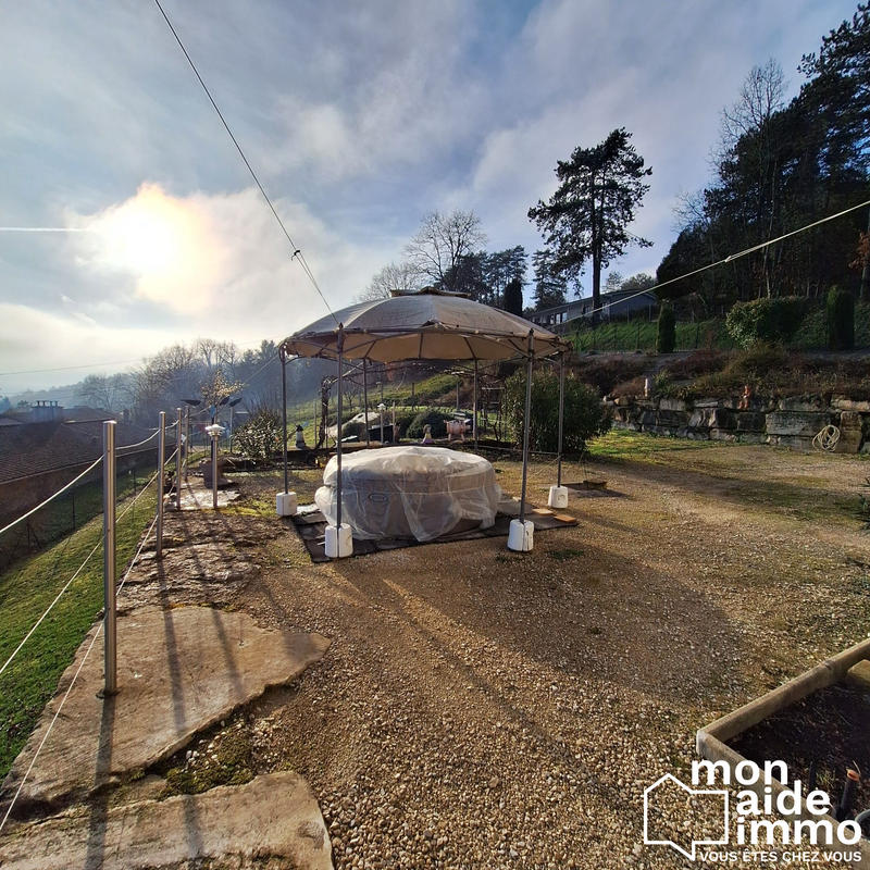 Maison - 235 m² - 7 pièces