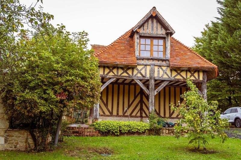 Maison ancienne - 223 m² - 6 pièces