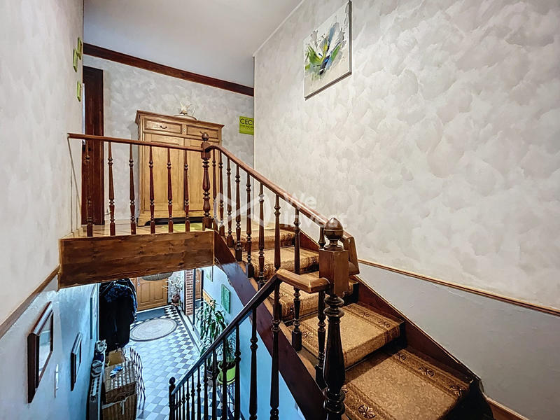 Maison - 204 m² - 7 pièces