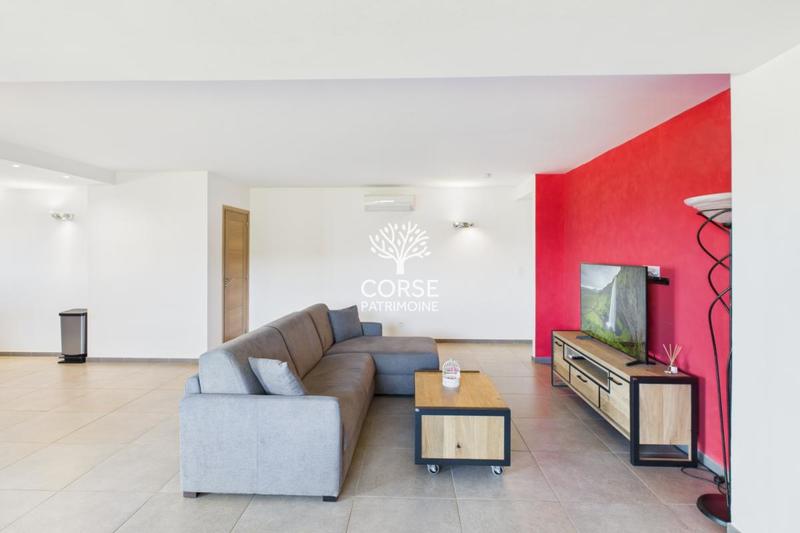 Villa - 220 m² - 8 pièces