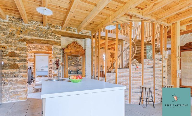 Demeure - 360 m² - 7 pièces