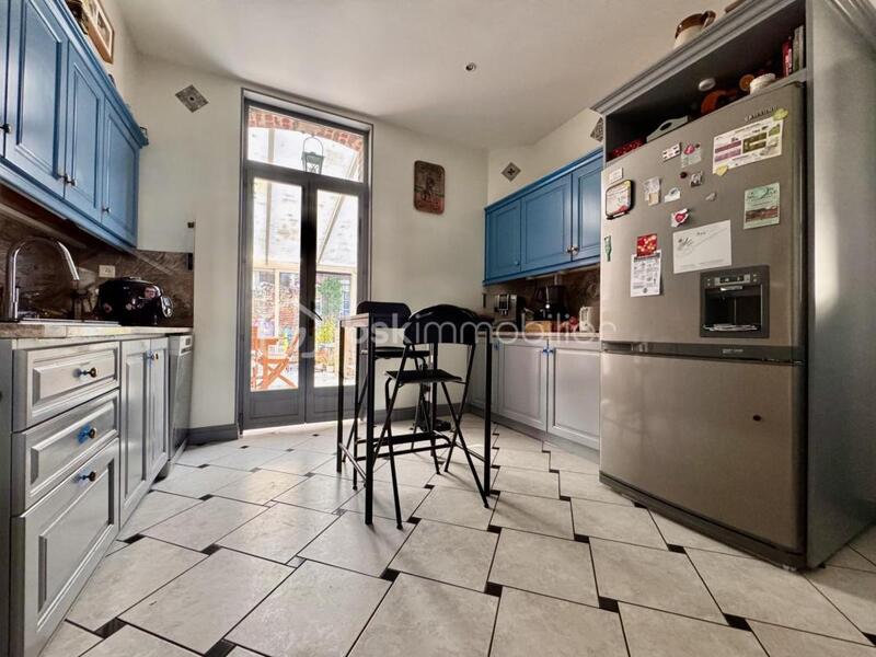 Demeure - 195 m² - 9 pièces