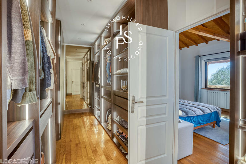 Maison - 448 m² - 16 pièces