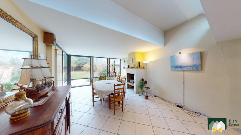 Maison - 247 m² - 8 pièces