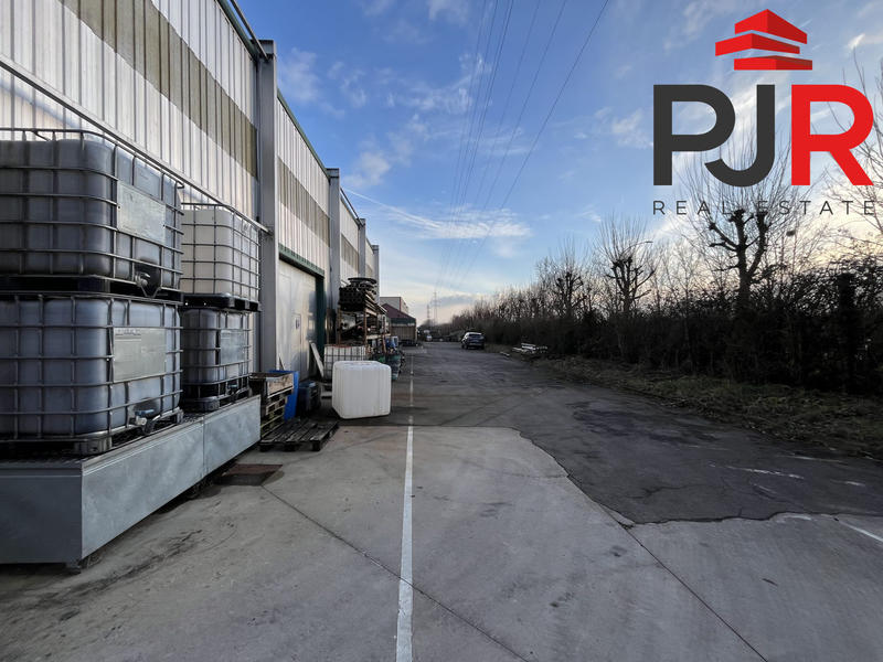 Local d'activités - 462 m²