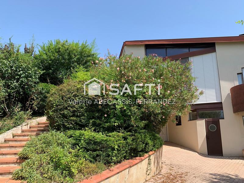 Maison - 215 m² - 7 pièces