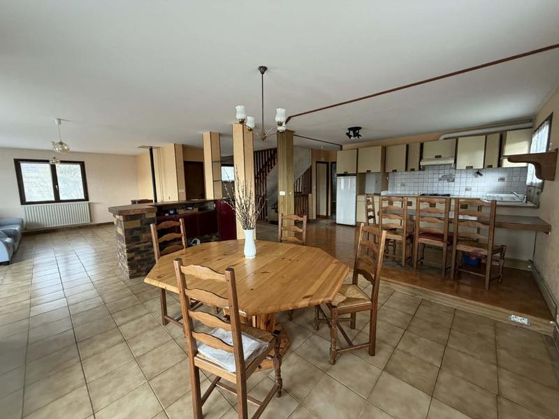 Maison - 161 m² - 6 pièces