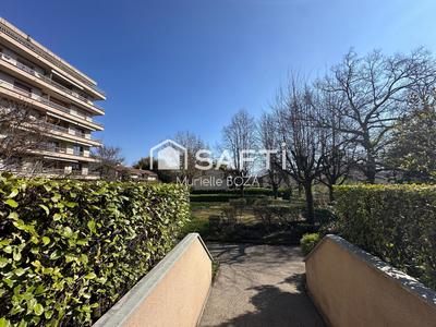 Appartement - 99 m² - 4 pièces