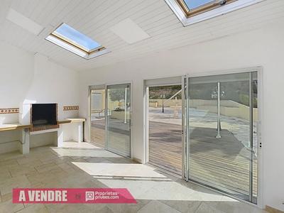 Maison - 200 m² - 6 pièces