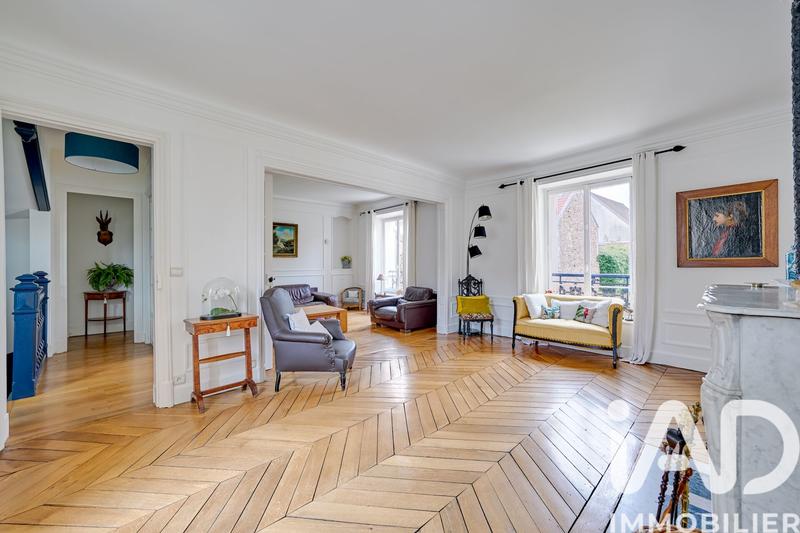 Maison - 299 m² - 10 pièces
