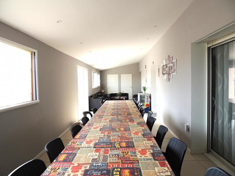 Maison - 305 m² - 9 pièces