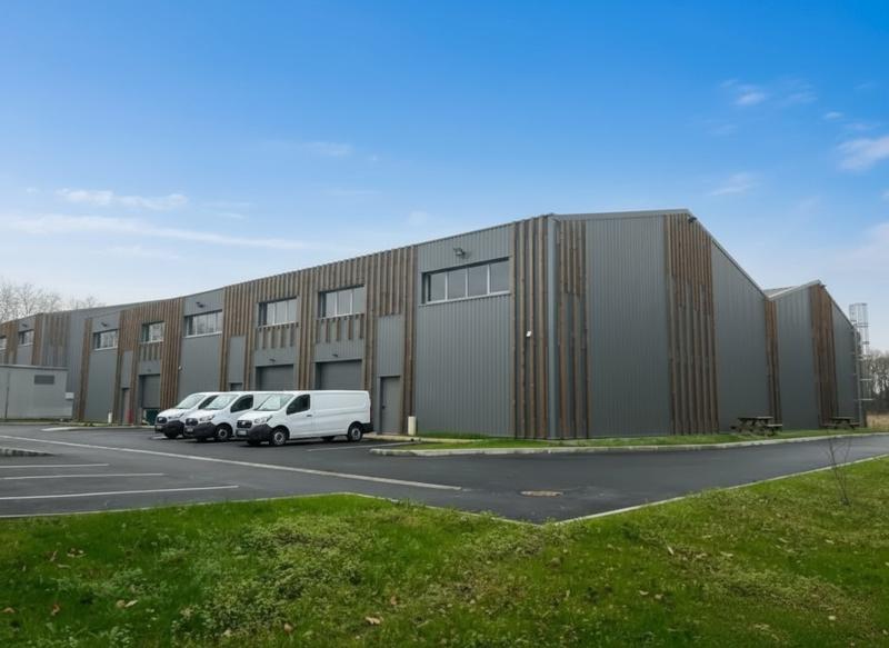 Local commercial - 1 323 m²