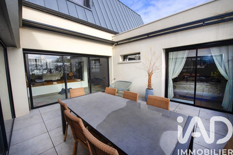 Maison - 296 m² - 9 pièces