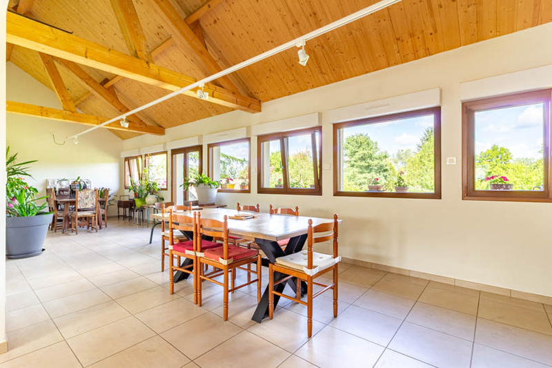 Maison - 202 m² - 8 pièces