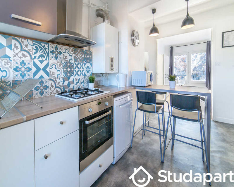 Chambre - 80 m² - 1 pièce