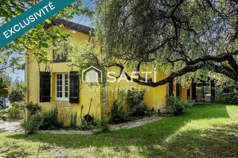 Maison - 225 m² - 6 pièces