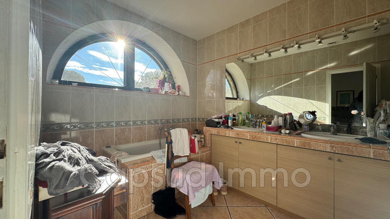 Propriété - 290 m² - 9 pièces