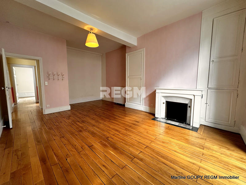 Maison - 341 m² - 9 pièces