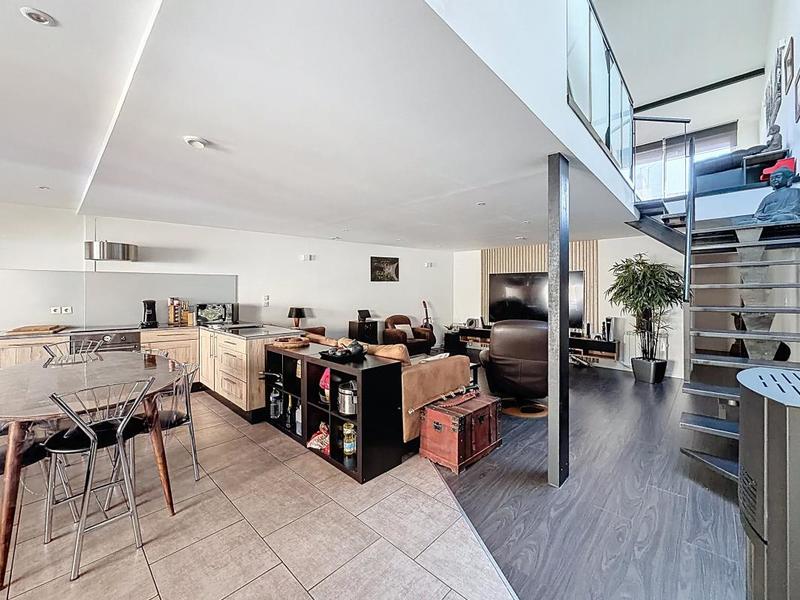 Loft - 121 m² - 4 pièces