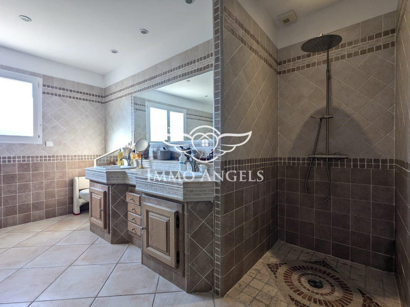 Villa - 244 m² - 6 pièces