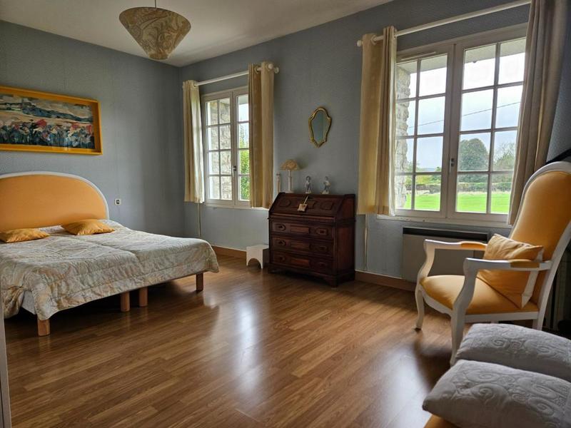 Maison - 244 m² - 9 pièces