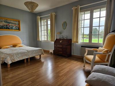 Maison - 244 m² - 9 pièces