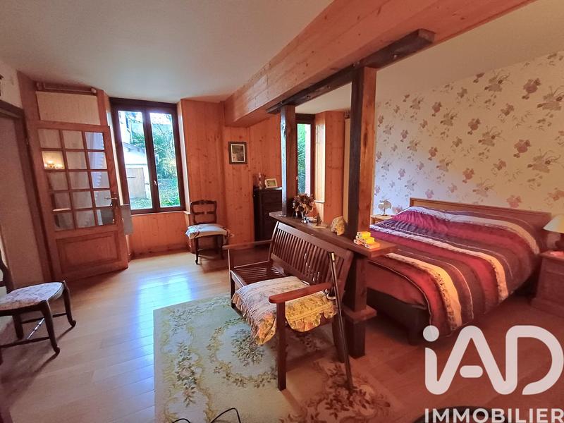 Maison - 230 m² - 8 pièces