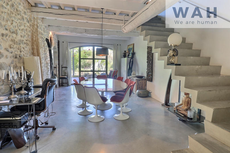 Maison - 300 m² - 10 pièces