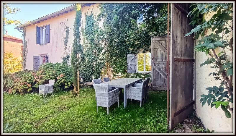 Maison - 250 m² - 8 pièces